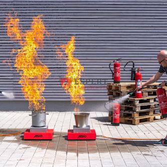 Brandbekämpfung Papiereimerbrand